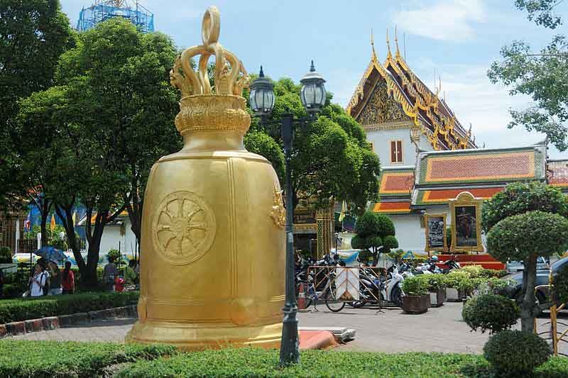 Tham quan chùa chuông Wat Rakhang